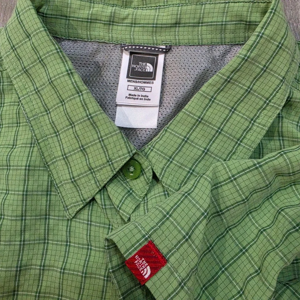 The North Face Mens XL Green Plaid Short Sleeve Button Down Hiking Shirt